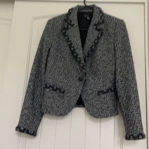 NWOT Zara tweed jacket in excellent preowned condition!